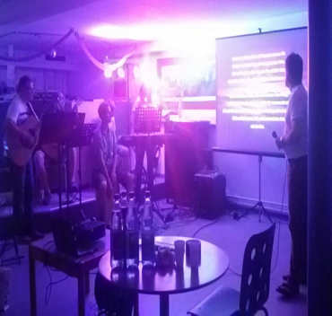 Beloved-Child spielt und singt Heart of Worship Band Konzert